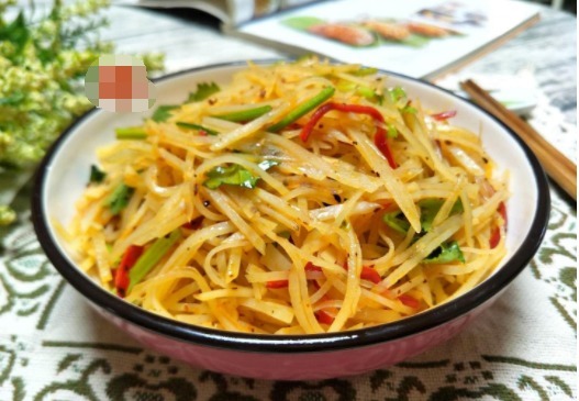 这样吃土豆,清脆爽口,酸辣适中,好吃又过瘾,一盘不够