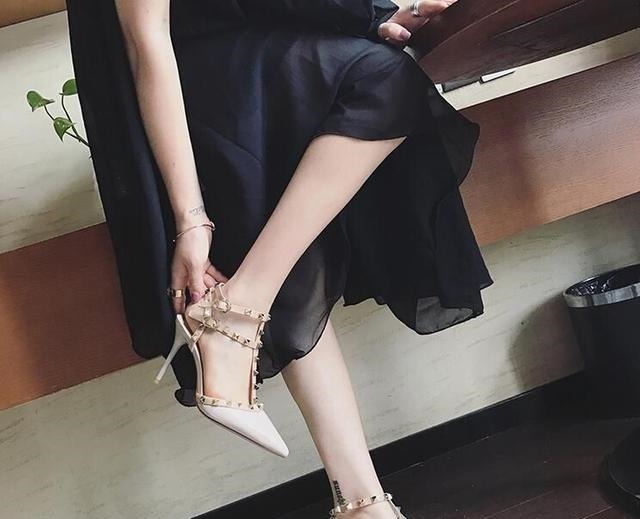 一字扣 时尚潮流尖头高跟鞋,散发小女人气质的魅力