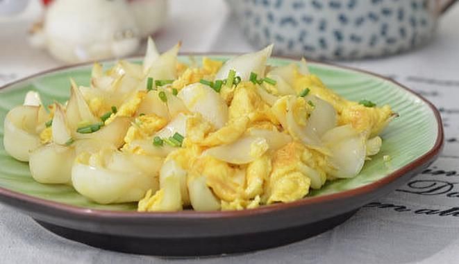 百合|失眠最怕这道菜,每天炒一盘,简单易学,养心安神,一觉睡到大天亮