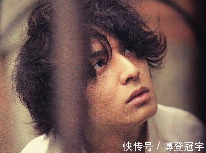 太宰治@看过“洛克菲勒”和太宰治的书《人间失格》后,我对世界有新认识