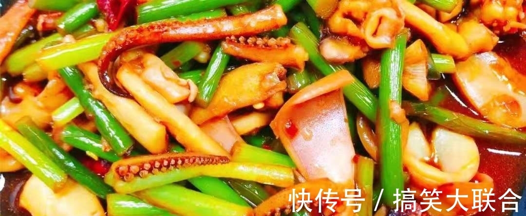 鱿鱼|有和我一样爱吃鱿鱼的小可爱吗？我最爱的百吃不厌蒜苔炒鱿鱼!