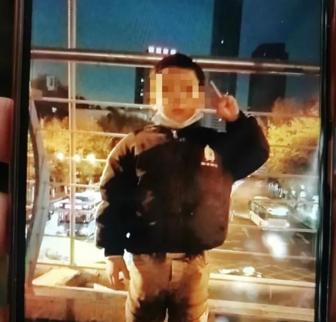 放进|5岁小孩看电视入迷,拿磁力珠放进嘴里,连吞123颗,震惊医生