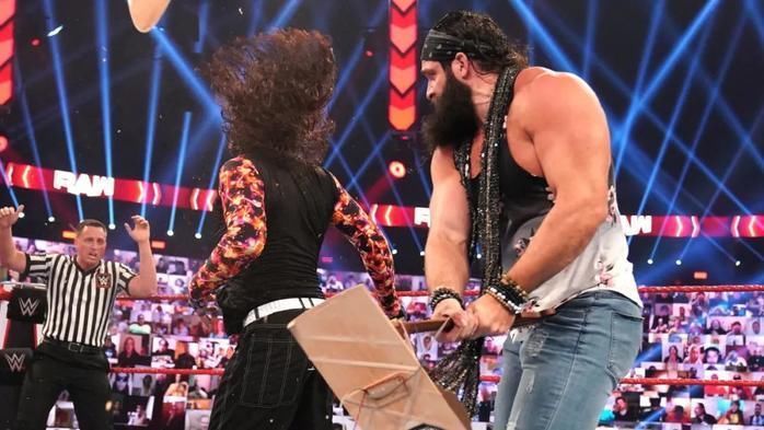 摔角播客电台|昨日Raw节目出现重大失误,杰夫·哈迪到底受伤了吗?