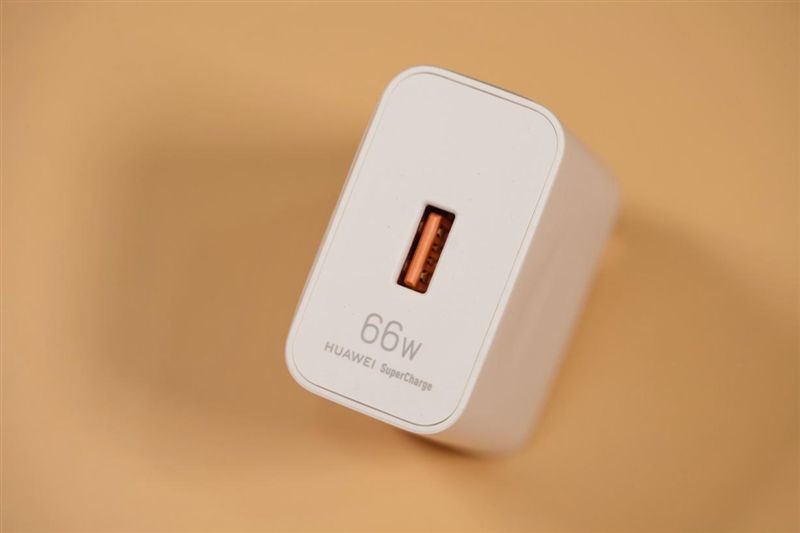 间维度|全球首款自由曲面镜头手机告别畸变！华为Mate40 Pro+超大杯评测