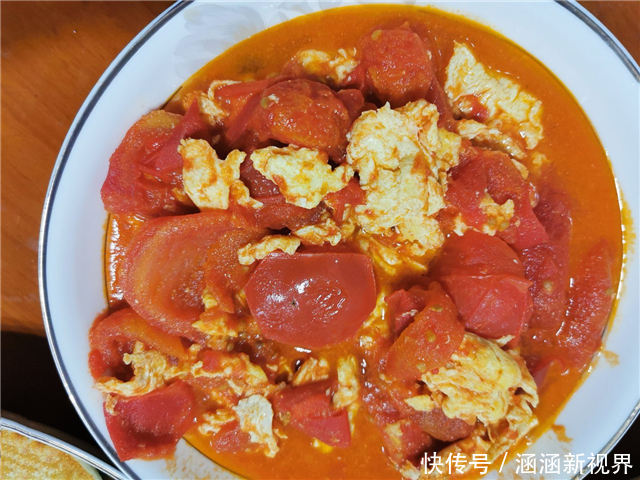 同事|闺蜜来家里蹭饭,一桌菜50块钱不到,吃到撑,同事真会过日子!