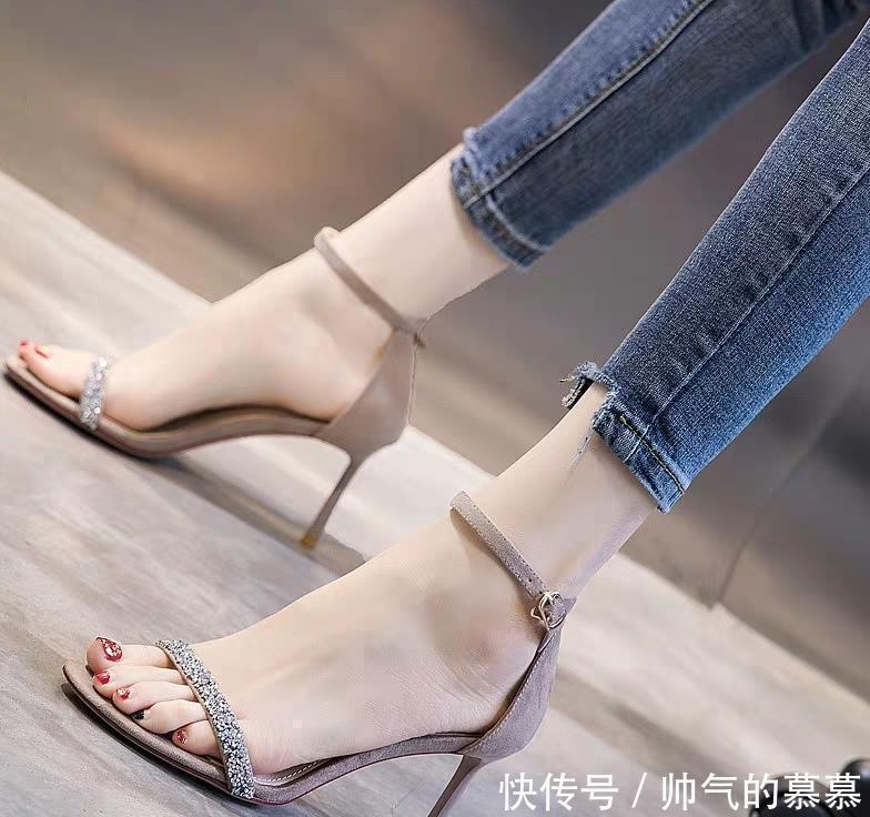 女人|奔三奔四的女人,换上这几双高跟鞋,高雅又时尚