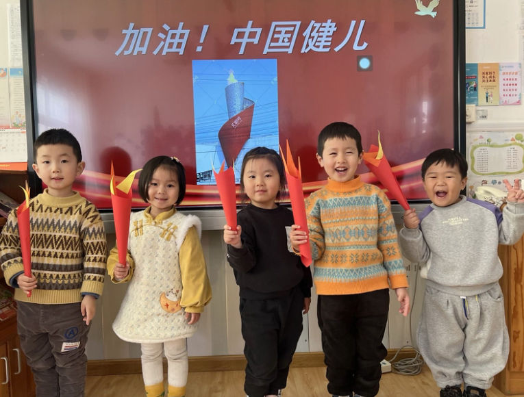 北京冬奥会|山东青岛：幼儿园举办“小小冬奥会” 娃娃选手感受冰雪乐趣