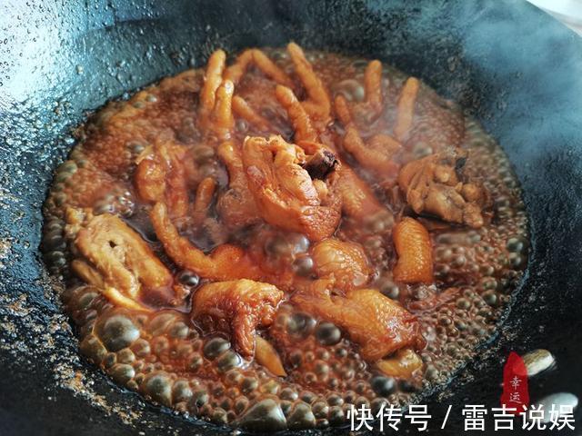 西红柿|老两口的晚餐最爱啃鸡爪,色泽红润鸡肉软烂,十分入味又好吃