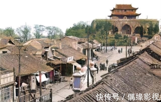 下图|1927年南京老照片，民居建筑密集、城墙长满了野草，一起来看看吧