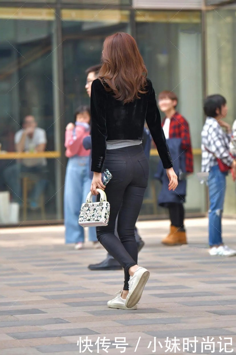 营造|如何营造休闲又精致的感觉?短款西装外套+牛仔裤帮你实现梦想!