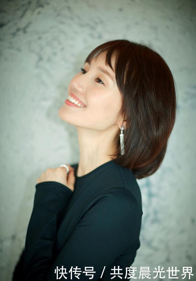 减龄|40岁女人发型别剪太“短”,很值得学习,剪这几种短发减龄又时髦