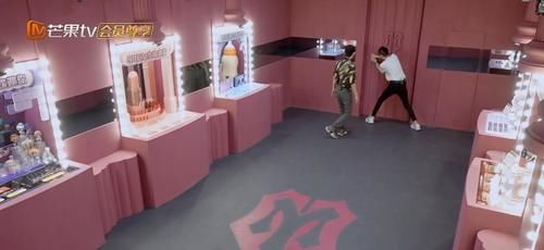 瑞奇|《哥哥》：一開始以為是看哥哥們答題，看完后才發現原來主角是門