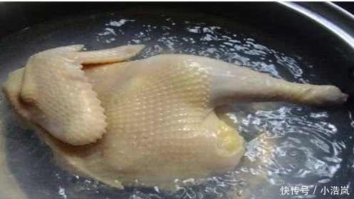 白切鸡|白切鸡别直接下锅煮!多加“这一步”,肉质更鲜嫩