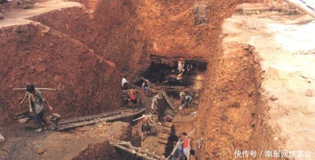 古籍|古墓出土一部失传古籍,是秦始皇焚书时故意留下,专家:迷信之书