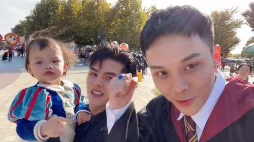 小猪先生“金店”内拍摄婚纱照，未婚妻一身行头就价值百万，称认识精神病院院长提到韩安冉的痛处