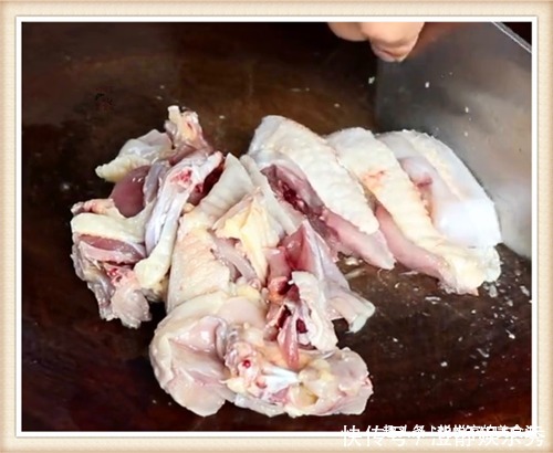  鸡肉|鸡肉最鲜美的家常做法，不加蛋不加水，比烤鸡健康，比白切鸡好吃