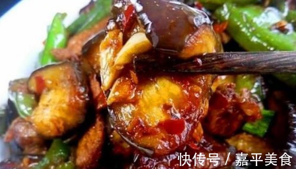 茄子|炒茄子时，先倒油是大错，又硬又没味，还油腻，学会“多做一步”
