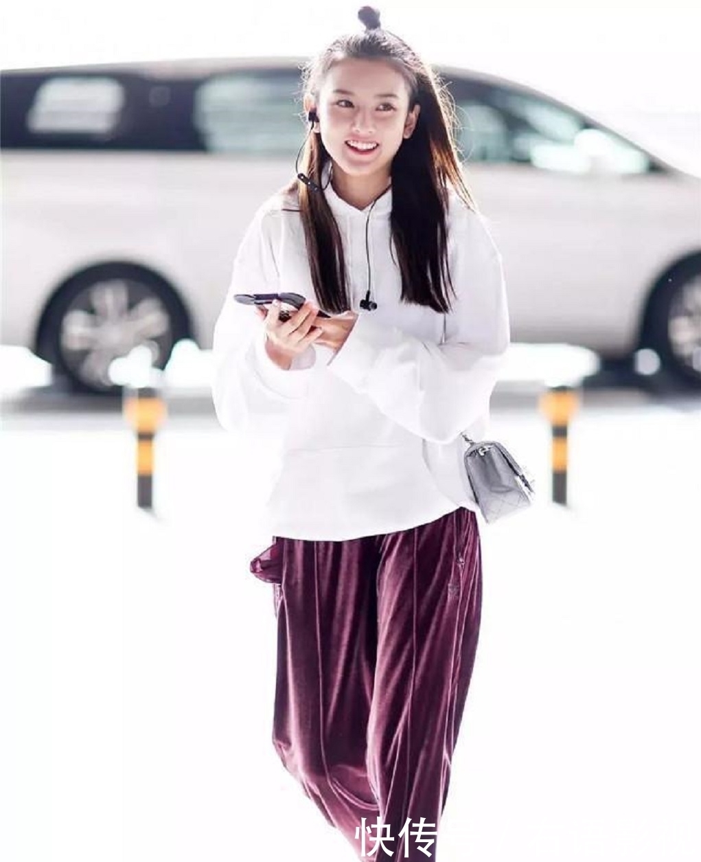 底裤|卫衣下面少配打底裤,今春跟着明星学穿搭,时髦气质美到爆