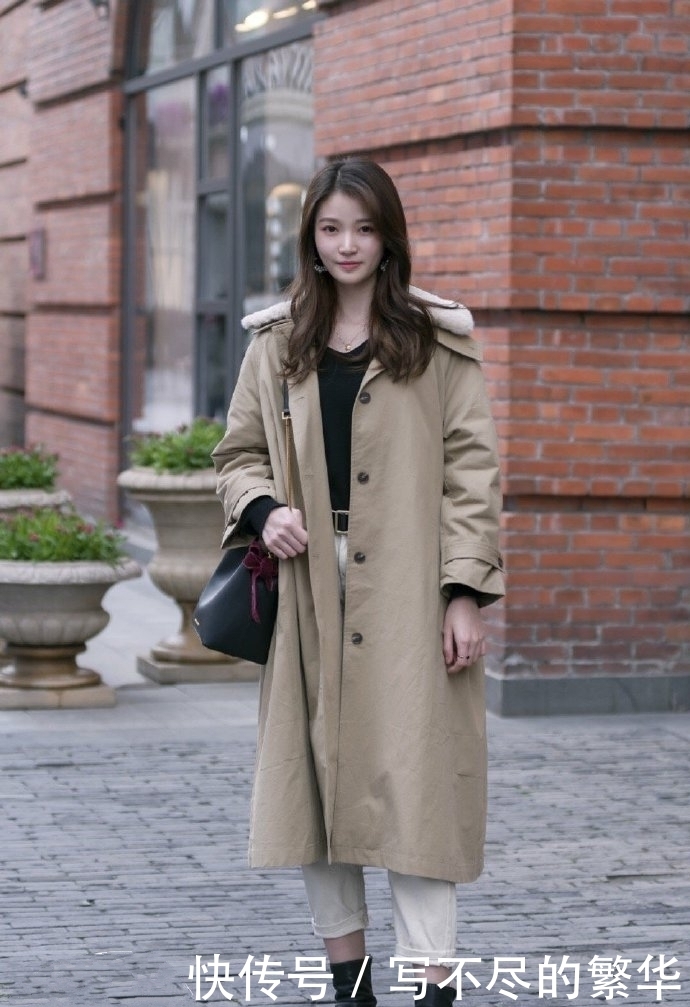 好看|街拍:冬季穿上这几款好看又暖意满满的穿搭,谁还不是个仙女呢!