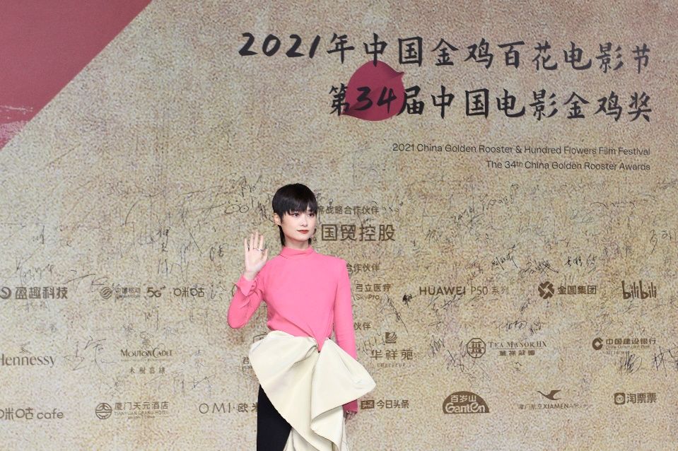星光閃耀 照亮鷺島！ 明星大咖紛紛登場(chǎng)第34屆中國(guó)金雞百花電影節(jié)閉幕紅毯