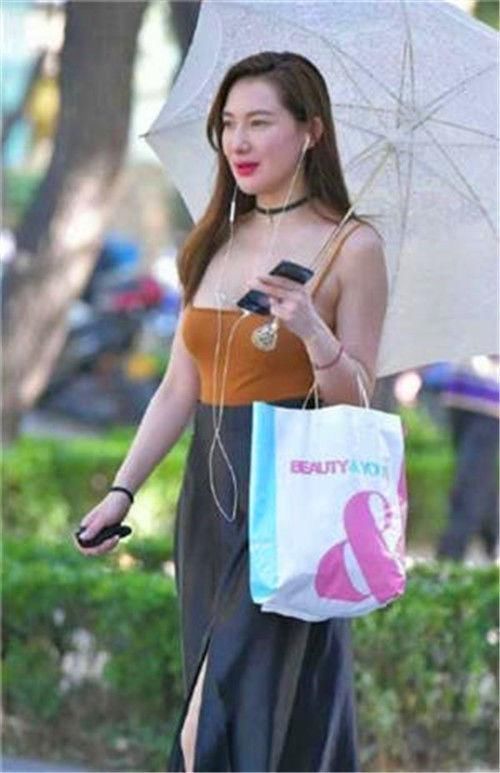 风采|路人街拍,性感靓丽的小姐姐,秀出青春活力范,是别样的风采