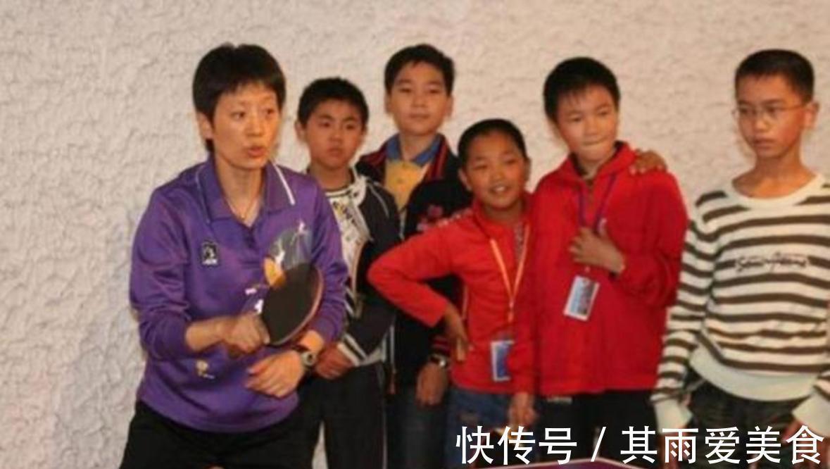 李菊|王楠宴请恩师!60岁金牌教练至今未婚,曾为国乒执教27年