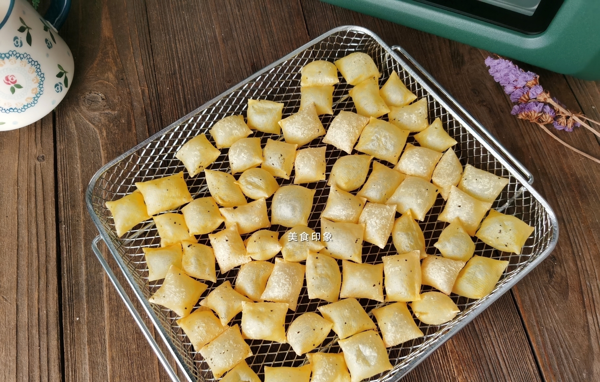 自从学会它,孩子连薯片都戒了,不用油炸,一口一个嘎嘣脆!