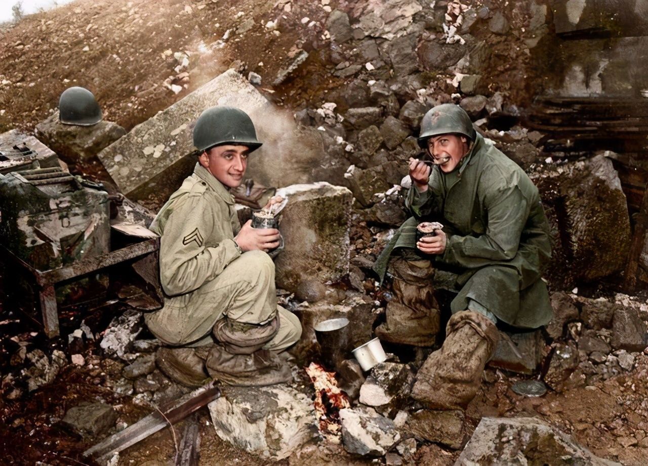 志愿军|志愿军“冷枪”运动，吓得英军往战壕外扔屎，美军裸体挑衅被击毙