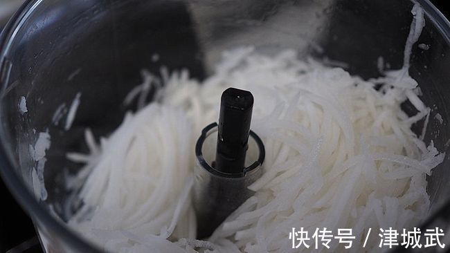 白萝卜|天气转凉,不吃肉也要吃这道菜,清爽不油腻,钙是牛奶的十几倍