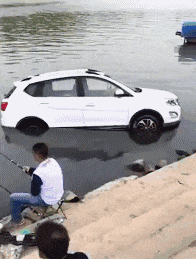 |搞笑GIF:我都不敢这么p,她却敢这么长!