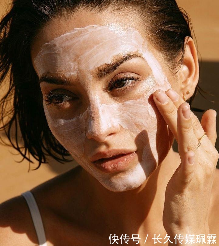 皮肤|油皮别再傻乎乎补水!教你3招:科学控油不长痘,皮肤真的变好了