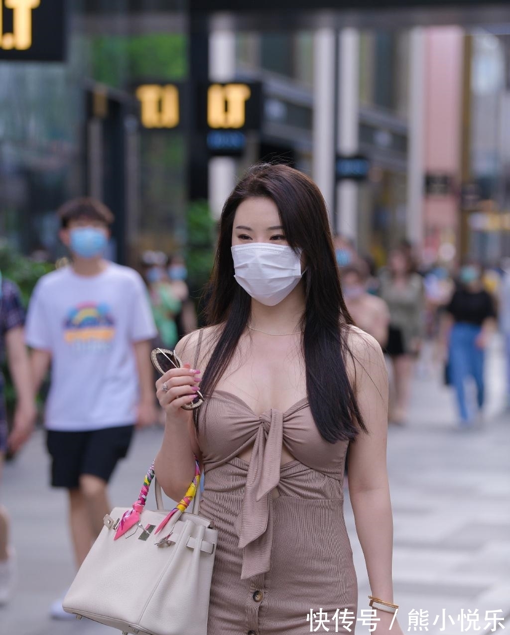 裙装 大姐姐的别致裙装，时尚又有气质，一件解决穿搭问题！