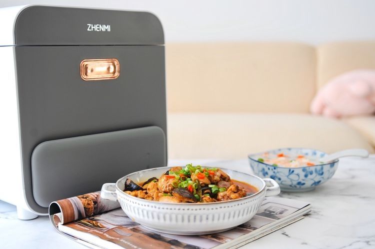 鸡块搭配着香菇一起蒸，肉质鲜嫩又可口，制作简单又美味