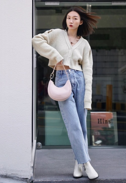 牛仔裤|人手一件的针织衫这样穿,保暖还高级,气质女神专属
