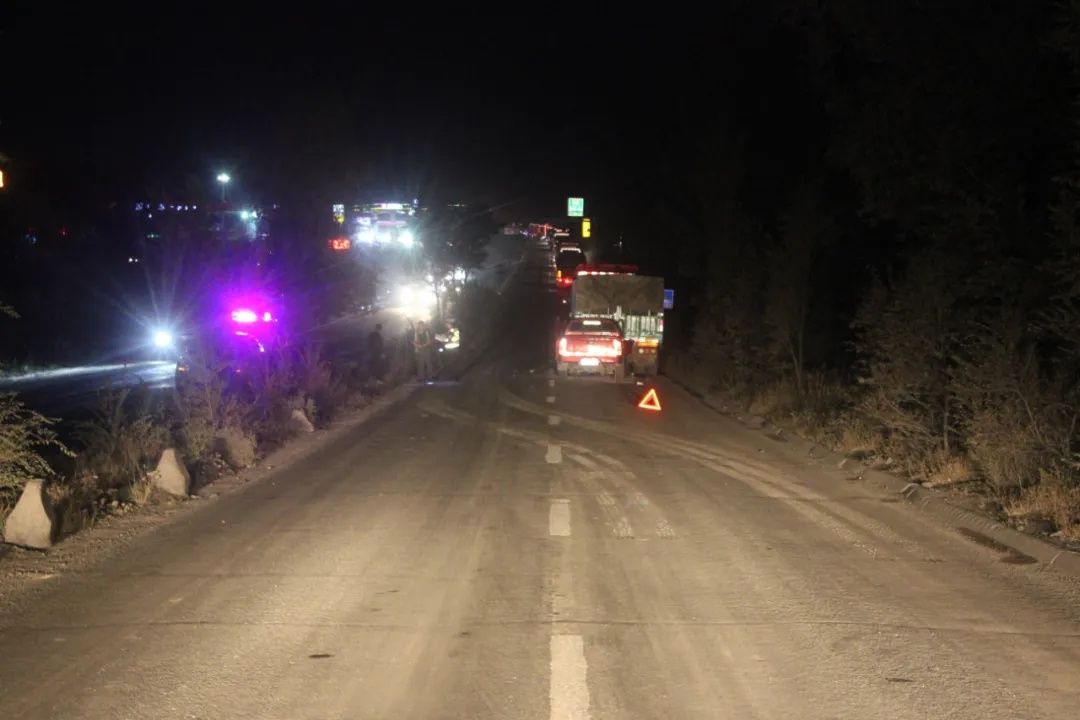 尾部|鄂尔多斯一男子酒后驾车钻进煤车尾部!获救醒来时懵了