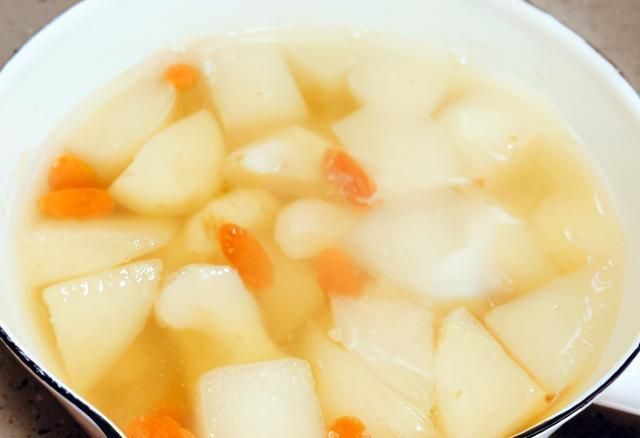 润燥|冬天,用苹果和雪梨煮下火糖水,每天喝一碗,润燥解渴嗓子也舒服