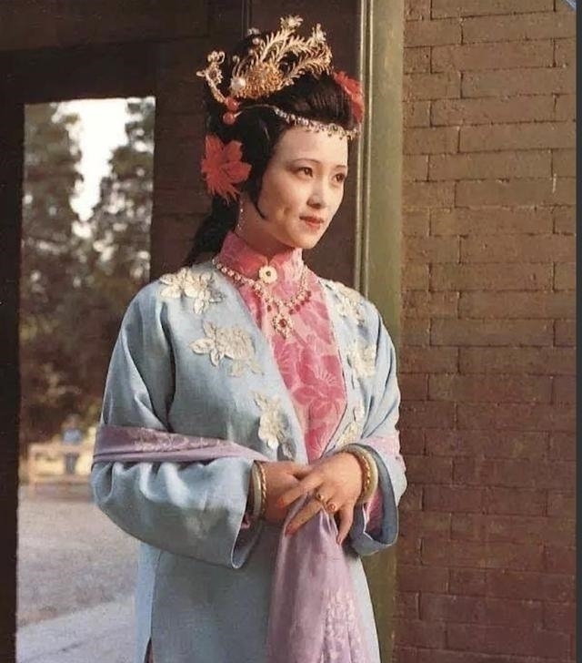 年老|绝色佳人秦可卿,为何会爱上年老猥琐的贾珍,无视同龄丈夫贾蓉