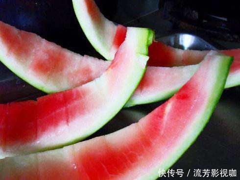 油桶|西瓜皮扔了才叫浪费,这养花神器堪比百元花肥,花长得窜屋顶!