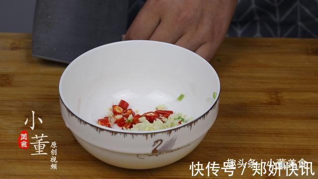 凉拌菜好吃有诀窍，学会万能凉拌汁，不管拌啥菜都好吃