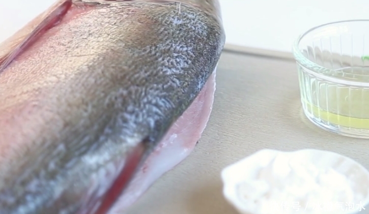 爽滑|居家分享原味鲢鱼丸子,鲜嫩爽滑,营养好吃,孩子喜欢的美味辅食