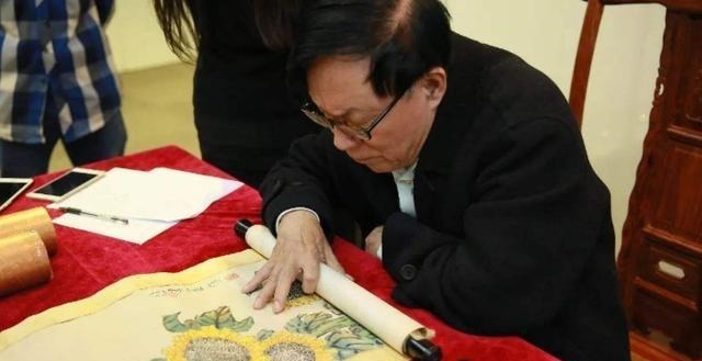  家里人|老人瞒着家里人偷偷花3万买一幅画，专家鉴定后不赚也不亏