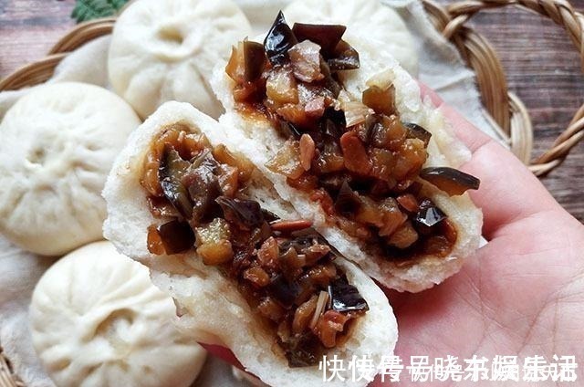 吃起来|入秋,这菜再不吃就下市了,腌制好做成包子蒸一锅,吃起来特香