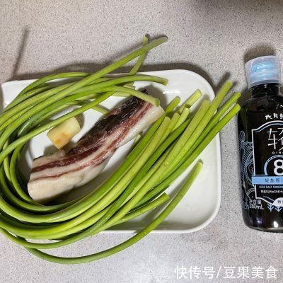 这道蒜苔炒腊肉香极了，儿子三天两头就要吃