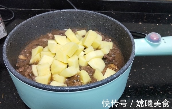 补充蛋白质|手把手教你家常版炖土豆,软烂鲜香,汤汁鲜美,好吃又下饭!