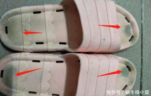 拖鞋穿久了“发黑又发臭”？保姆将它泡“水”里，清洁贼干净