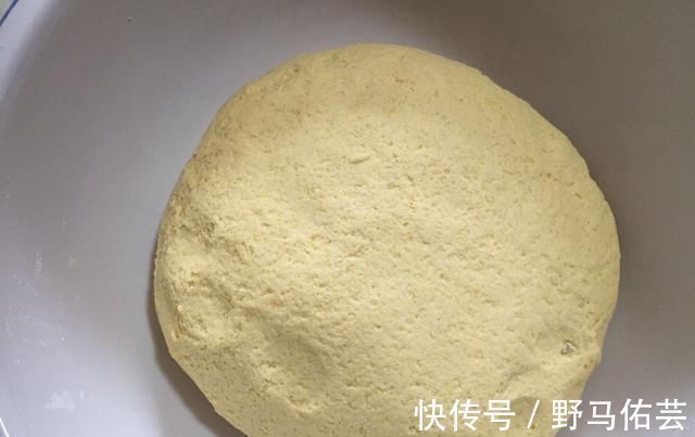 玉米面你最想不到的做法,比蒸馒头简单,像面包一样暄软好吃