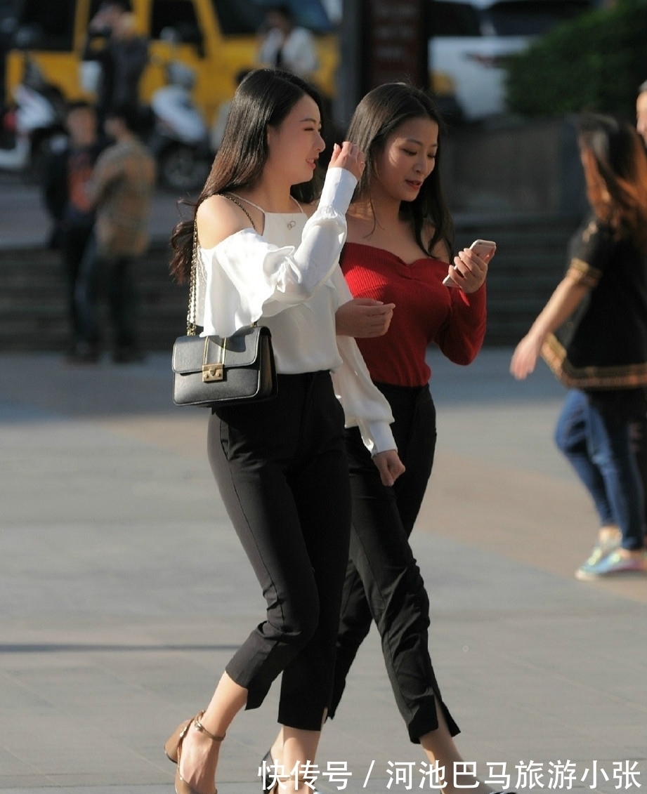 气质 与漂亮闺蜜同行,气质与时尚的穿搭一样不能少,个性鲜明更具魅力