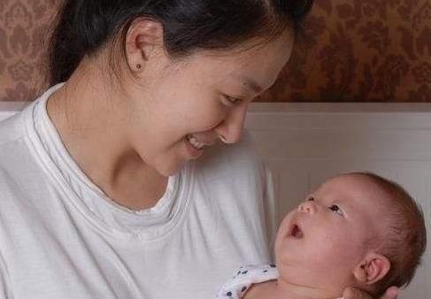 妈妈|“黑脸婴儿”走红，出生后被全家嫌弃，两个月后成功逆袭