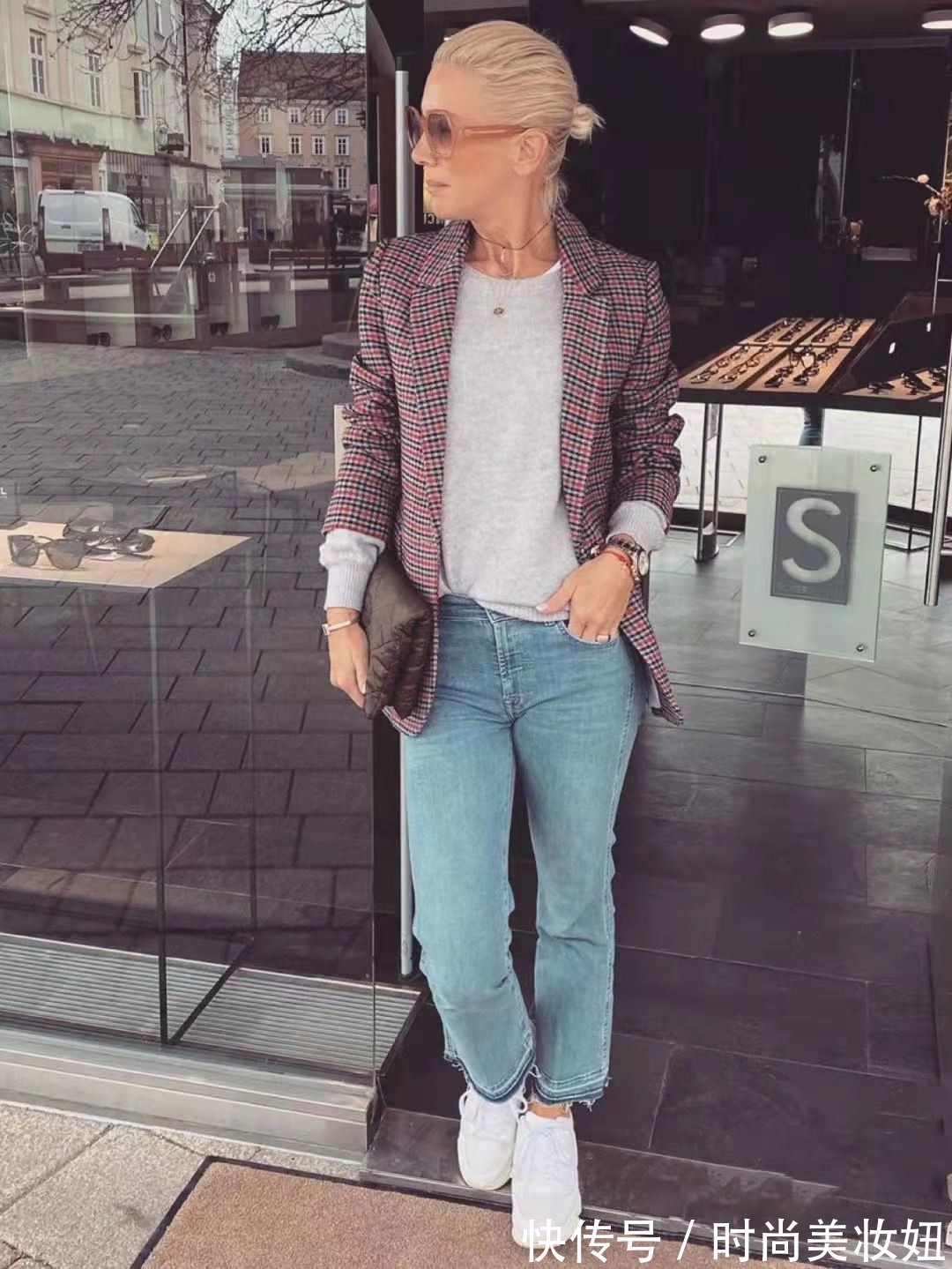 年纪|年过60的状态比年轻人还好,一把年纪穿得时髦洋气,优雅又高级