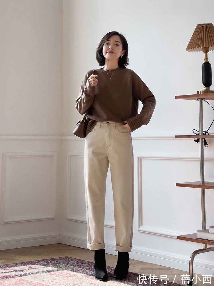 针织 奔三奔四的女人,秋冬建议多穿“大地色针织衫”,简约显贵又气质